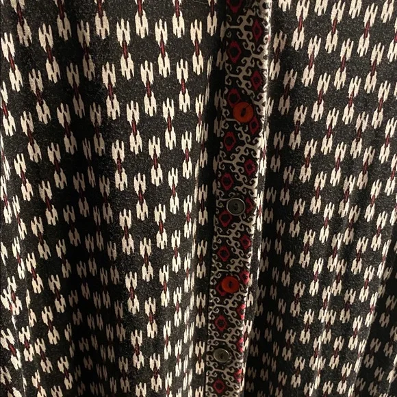 Patterned Button-Up Shirt - Picture 7 of 12